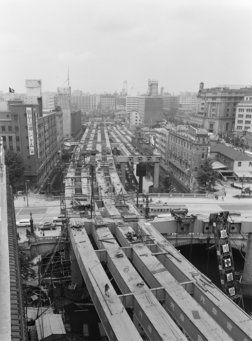 施工中の首都高速道路日本橋上空（提供：首都高速道路株式会社）