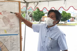 写真5 名護市都市計画課 岸本啓史課長による説明